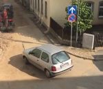 vieux voiture Un automobiliste maltraite son embrayage (Allemagne)