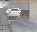 voiture chute accident Chute d'une voiture devant un garage (Atlanta)