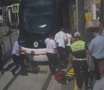 homme accident Un homme passe sous un tramway (Turquie)