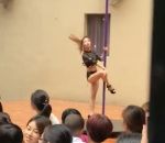 chine enfant Pole Dance dans une école maternelle (Chine)