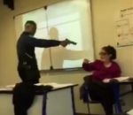 braquer arme Un lycéen braque sa prof avec un pistolet à billes (Créteil)