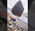 froler chute Chute de roche sur le camp de base de Spantik