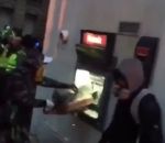 manifestation casseur Des casseurs attaquent un distributeur de billets avec une disqueuse #giletjaune