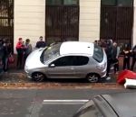 manifestation voiture Des lycéens retournent des voitures à Orléans