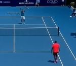 match tennis Incroyable ace de Bernard Tomic sur une balle de match