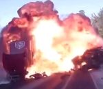 feu accident flamme Explosion après une collision frontale entre une Jeep et un camion (New Hampshire)