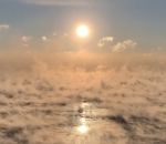 brume lac Le lac Michigan pendant une vague de froid