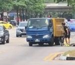 coup rage poing Cycliste vs Chauffeur de camionnette (Road Rage)