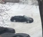 passager neige Technique pour débloquer une voiture sur la neige