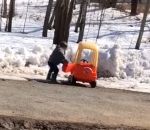 enfant neige Un jeune automobiliste en colère