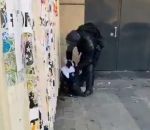 jaune policier dos Un policier a t-il volé des maillots du PSG ? (Gilets Jaunes Acte 18)