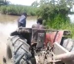 traverser eau Traverser une rivière avec un tracteur