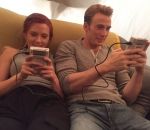 tournage gameboy Chris Evans et Scarlett Johansson jouent à la GameBoy pendant le tournage d'Avengers Endgame