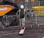 ouvrier chantier Blague de tranchée sur un chantier