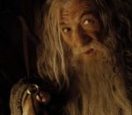 seigneur Quand Gandalf trolle Frodon