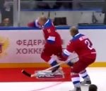 glace hockey Poutine se prend les patins dans le tapis