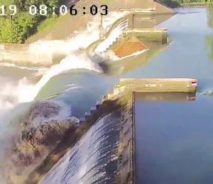 La Rupture Du Barrage De Lake Dunlap Sous La Pression De L Eau Tats