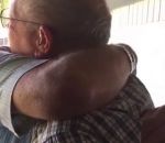 retrouvailles emotion veteran Des vétérans se retrouvent après 58 ans