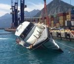 redressement Un bateau de sauvetage à redressement automatique