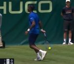 tennis monfils Gaël Monfils fait un passing dos au filet