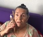 telephone blague Réveiller sa grand-mère avec une « sandale téléphonique »