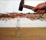 animation motion stop Frapper des bouteilles avec un marteau (Stopmotion)