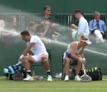 arrosage tennis Le système d'arrosage automatique s'allume en plein match (Wimbledon)