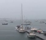 bateau mat voilier Un bateau frappé par la foudre (Boston)