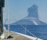 bateau voilier L’éruption du Stromboli filmée depuis un voilier