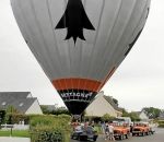montgolfiere Une montgolfière se pose dans un lotissement (Bretagne)