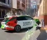 accident percuter voiture Une voiture d'équipe rate un virage (Tour d'Espagne)