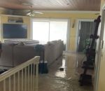 eau De l'eau au premier étage d'une maison aux Bahamas (Ouragan Dorian)