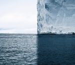 iceberg 4 nuances de bleu en Antarctique 