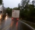 route Un camionneur limite la casse après une panne de freins