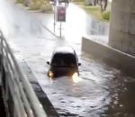 route eau inondation Traverser en voiture sous un pont inondée (Cannes)