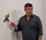 art artiste Un artiste mange une banane vendue 120 000 dollars