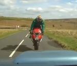 moto vol Choc frontal entre un motard et une Subaru