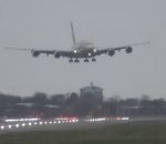 atterrissage avion Atterrissage d’un Airbus A380 pendant la tempête Dennis