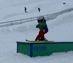 casque Un enfant invente le « Front head slide » à ski