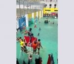 eau piscine Une cour de prison transformée en piscine (Équateur)