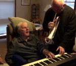 piano Un homme de 95 ans rejoue du piano depuis son AVC