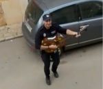 guitare Des policiers chantent pendant le confinement (Espagne)