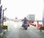 gratuit barriere Péage gratuit pour un motard (Russie)