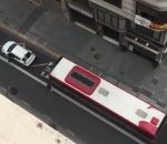 voiture collision bus Ne pas se garer sur une voie de bus (Valence)