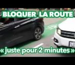 2 voiture Un piéton bloque la route « Juste pour 2 minutes » (Ottawa)