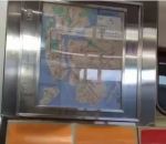 tete porte metro Mauvaise place dans le métro