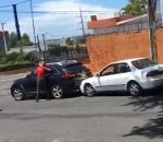 defoncer voiture Road rage à Saint-Domingue