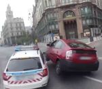 police voiture Une voiture de police provoque un accident (Budapest)
