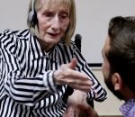 musique femme Une ancienne ballerine atteinte d'Alzheimer écoute le Lac des Cygnes
