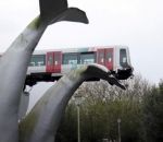 baleine queue Un métro sauvé par une sculpture de baleine